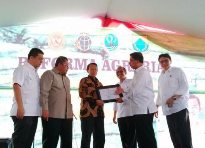 Program sertifikasi tanah untuk petani di Jawa Barat (dok. jabarprov.go.id)