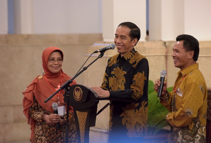 Presiden Joko Widodo berdialog dengan pemenang penghargaan Adhi Karya Pangan (dok. sekretariat kabinet)